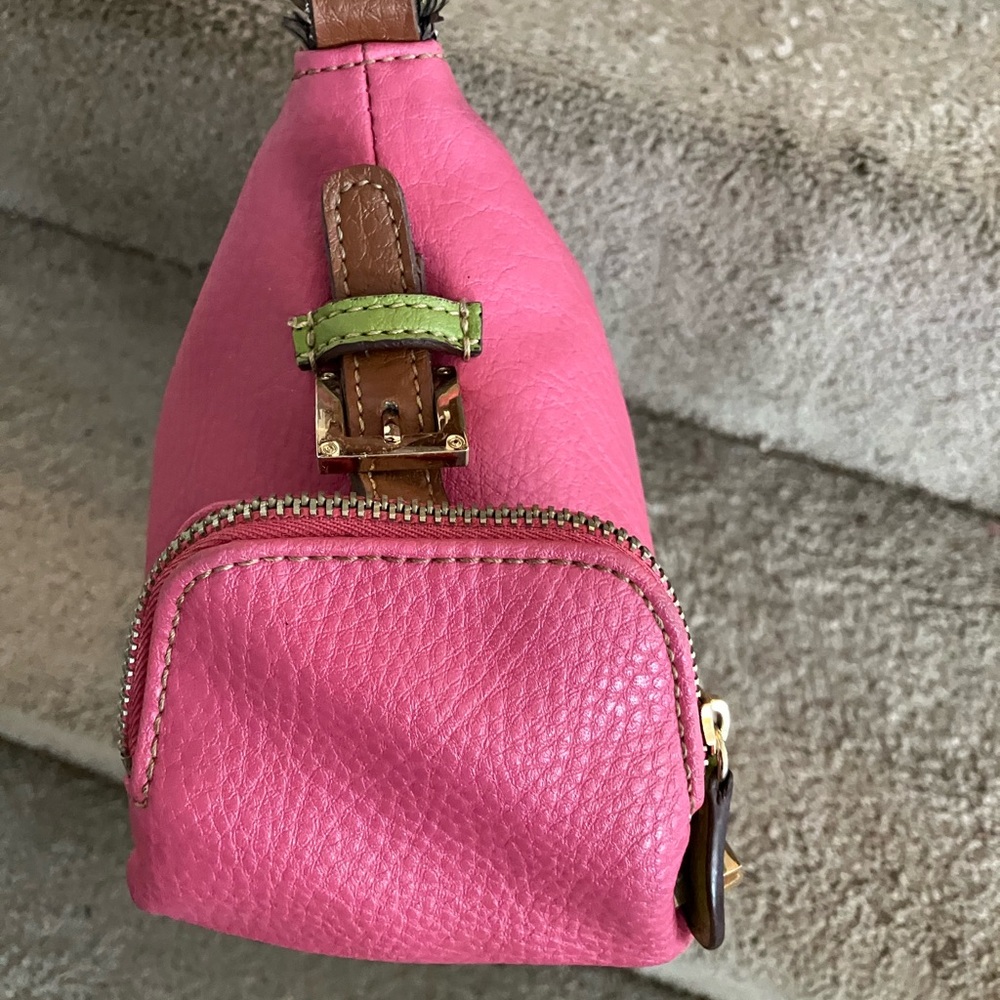 IN GREAT CONDITION! LIZ CLAIBORNE HOT PINK VEGAN LEATHER SHOULDER BAG HANDBAG - Picture 6 of 11